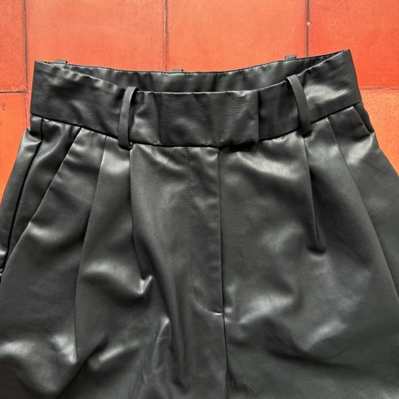 Sz 4 Petite H&M Black Faux Leather High Waist Ankle Length Tapered Pants GUC - Picture 5 of 6